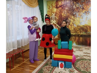 В  ГОСТЯХ  У ЛУНТИКА  И  МИЛЫ